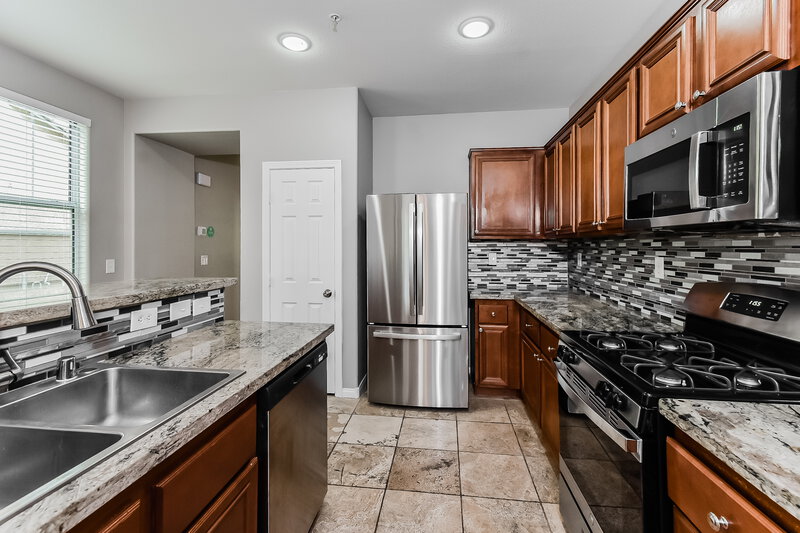 2,160/Mo, 674 Point Bluff St Henderson, NV 89002 Kitchen View 2