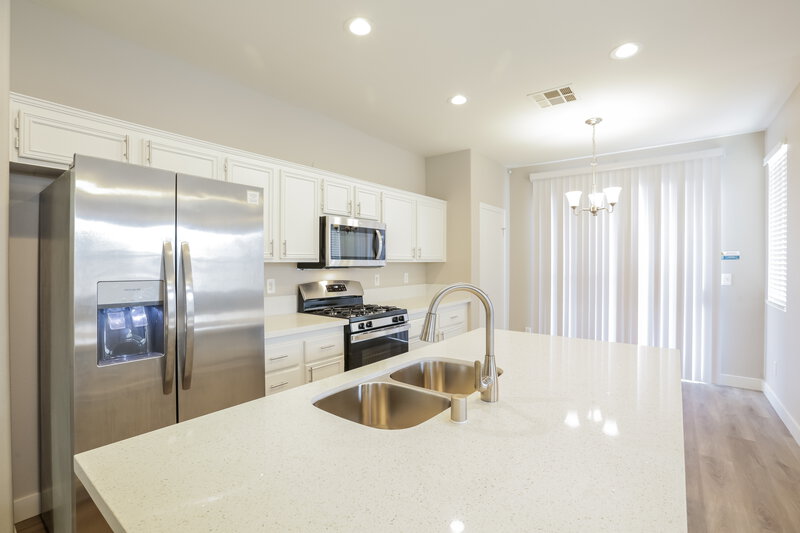 2,400/Mo, 1100 Laguna Park Ct Las Vegas, NV 89110 Kitchen View