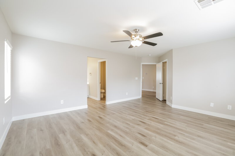 2,400/Mo, 1100 Laguna Park Ct Las Vegas, NV 89110 Main Bedroom View 2