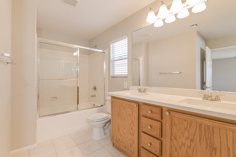 2,135/Mo, 10288 Nolinas St Las Vegas, NV 89141 Main Bathroom View