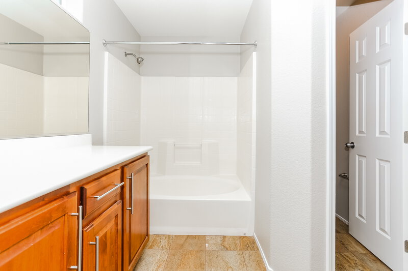 1,865/Mo, 8136 Nestled Ct Las Vegas, NV 89143 Main Bathroom View