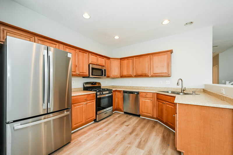 2,015/Mo, 4971 Gingerlyn St Las Vegas, NV 89122 Kitchen View
