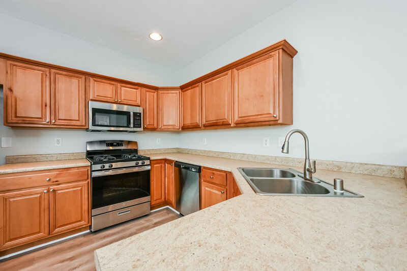 2,015/Mo, 4971 Gingerlyn St Las Vegas, NV 89122 Kitchen View 2