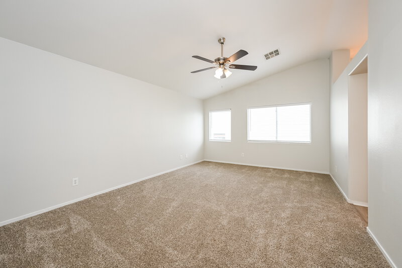 2,015/Mo, 4971 Gingerlyn St Las Vegas, NV 89122 Main Bedroom View