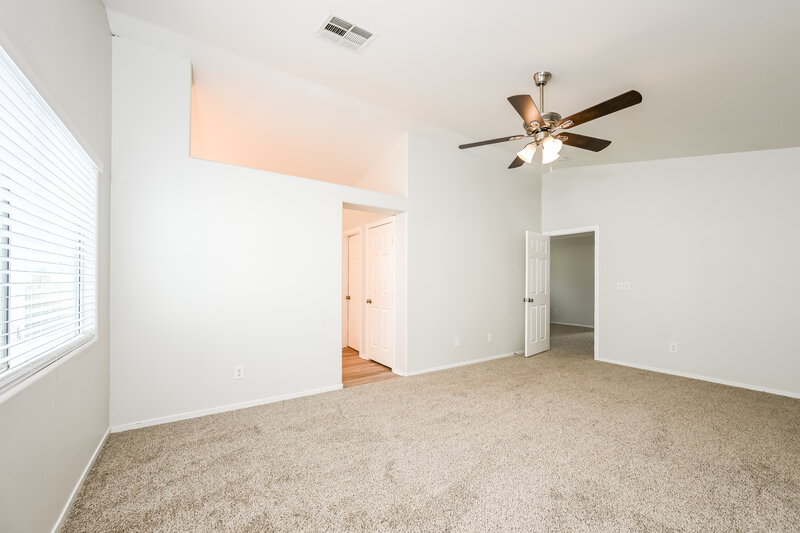 2,015/Mo, 4971 Gingerlyn St Las Vegas, NV 89122 Main Bedroom View 2