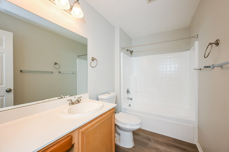 2,015/Mo, 4971 Gingerlyn St Las Vegas, NV 89122 Bathroom View