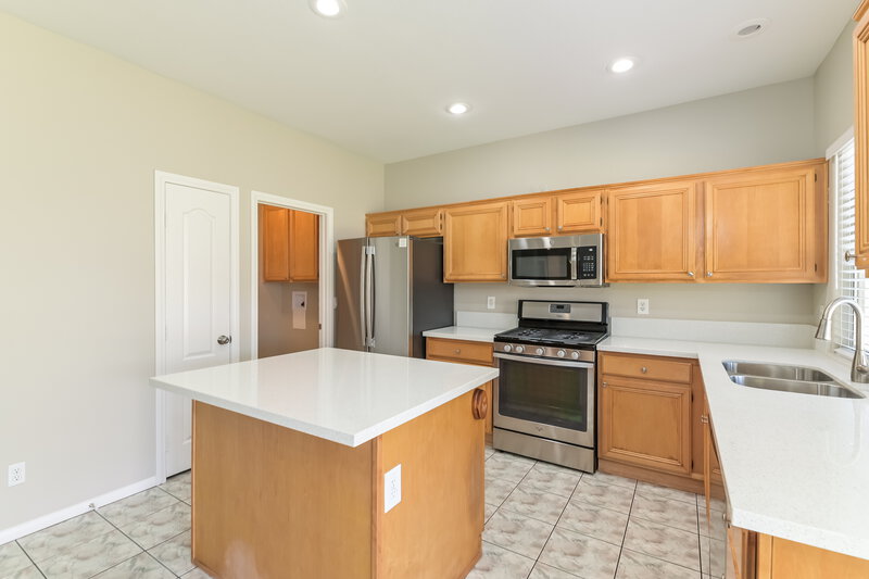 2,300/Mo, 1012 Desert Retreat Ct Henderson, NV 89002 Kitchen View