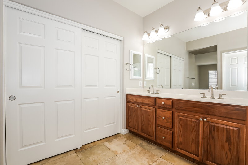 2,445/Mo, 743 Rustic Desert Pl Henderson, NV 89011 Main Bathroom View 2