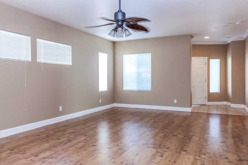 2,180/Mo, 7205 Gran Paradiso Dr Las Vegas, NV 89131 Living Room View 2