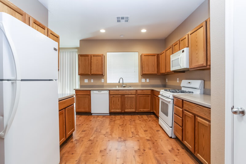 2,180/Mo, 7205 Gran Paradiso Dr Las Vegas, NV 89131 Kitchen View