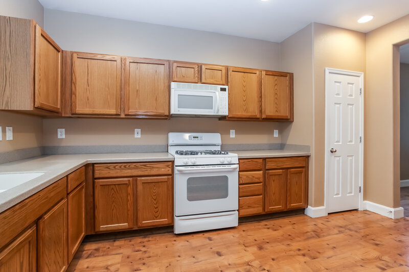 2,180/Mo, 7205 Gran Paradiso Dr Las Vegas, NV 89131 Kitchen View 2