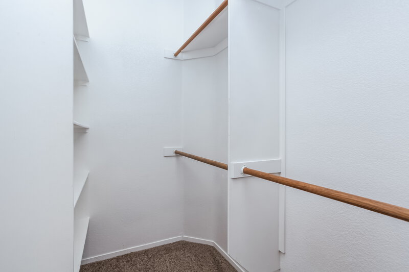 2,180/Mo, 7205 Gran Paradiso Dr Las Vegas, NV 89131 Walk In Closet View