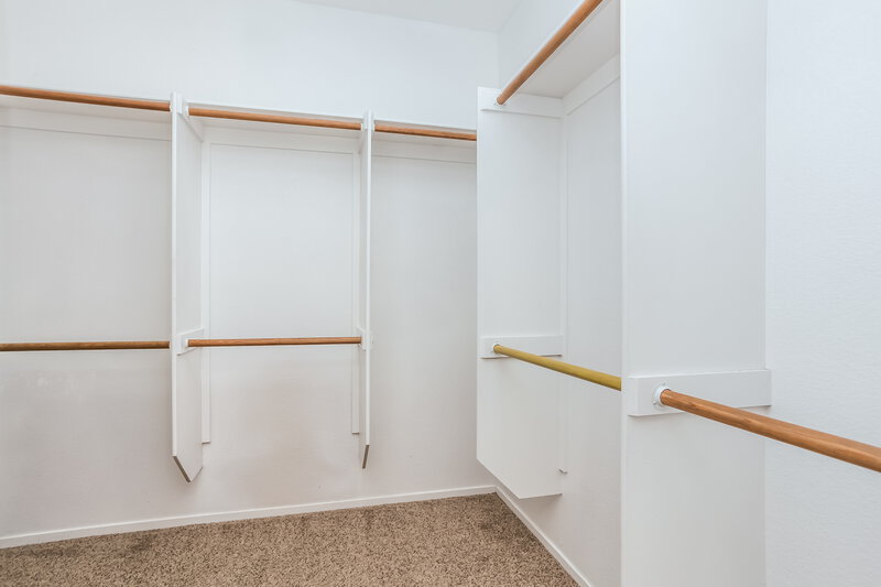 2,180/Mo, 7205 Gran Paradiso Dr Las Vegas, NV 89131 Walk In Closet View 2