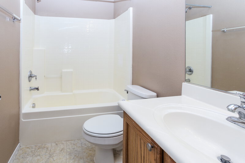 2,180/Mo, 7205 Gran Paradiso Dr Las Vegas, NV 89131 Bathroom View