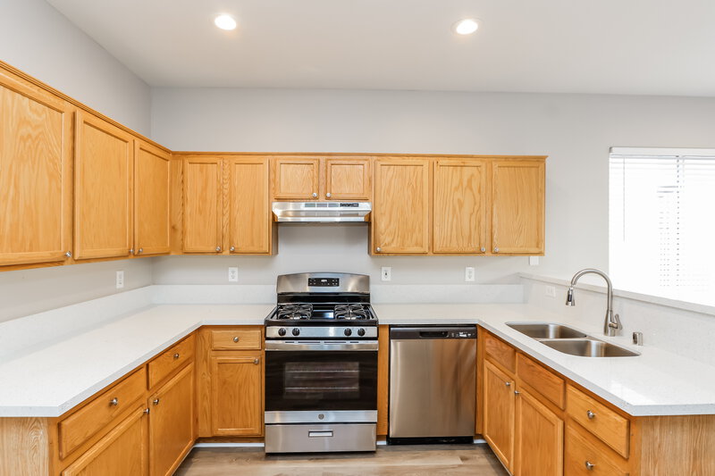 1,790/Mo, 8015 Duneville St Las Vegas, NV 89139 Kitchen View