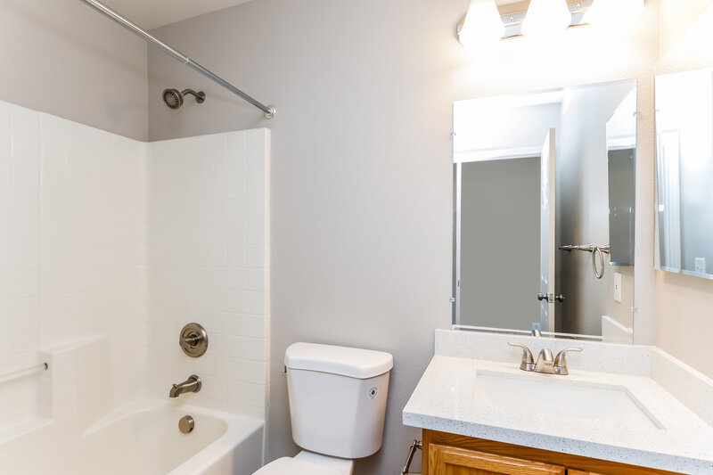 1,790/Mo, 8015 Duneville St Las Vegas, NV 89139 Bathroom View