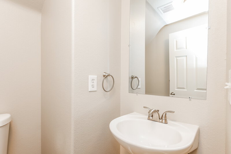 1,790/Mo, 8015 Duneville St Las Vegas, NV 89139 Bathroom View 2