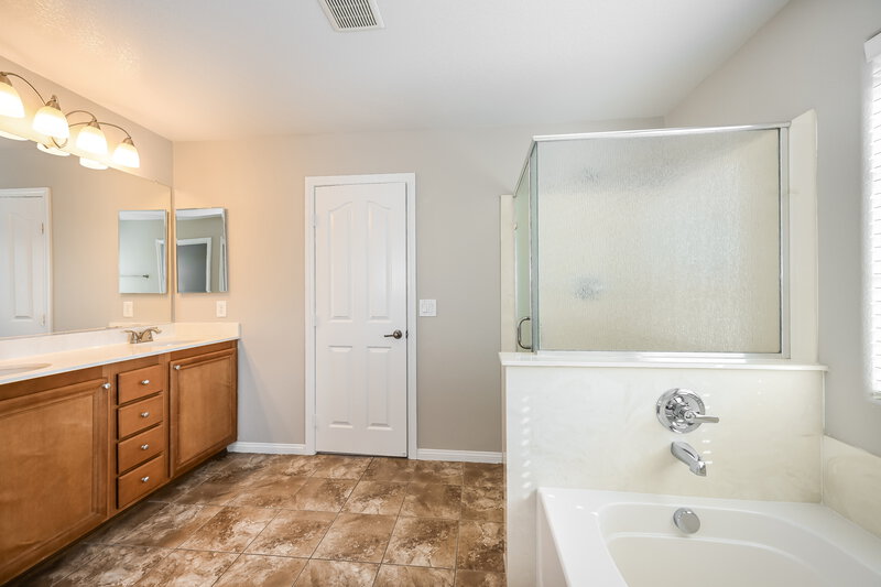2,395/Mo, 11076 Cherokee Landing St Las Vegas, NV 89179 Main Bathroom View