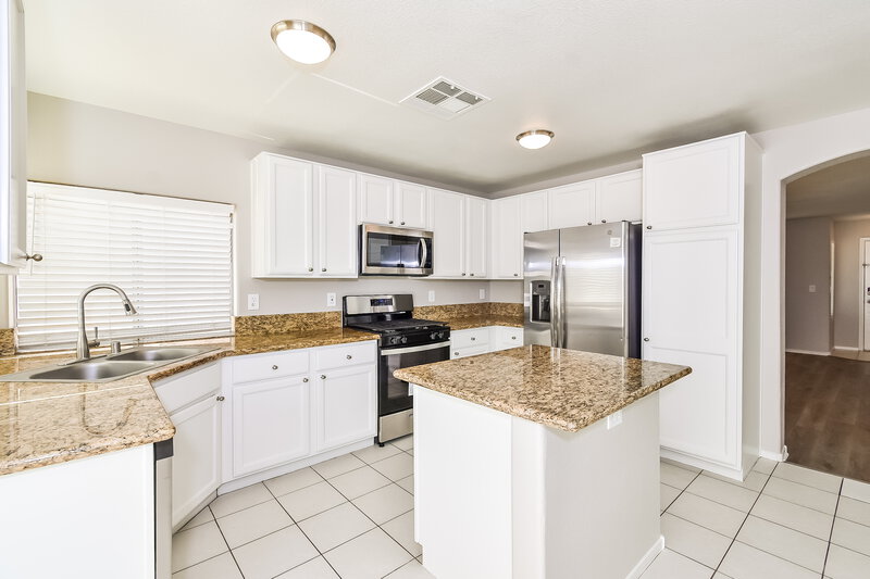 2,300/Mo, 989 Trackers Glen Ave Henderson, NV 89015 Kitchen View 2