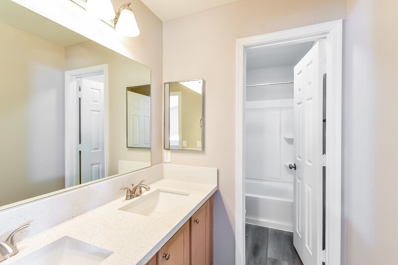 2,300/Mo, 989 Trackers Glen Ave Henderson, NV 89015 Bathroom View