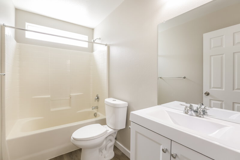 1,795/Mo, 10621 Bear Lodge Ct Las Vegas, NV 89129 Bathroom View