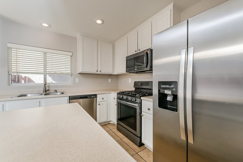2,330/Mo, 6171 Blue Rapids Ct Las Vegas, NV 89139 Kitchen View