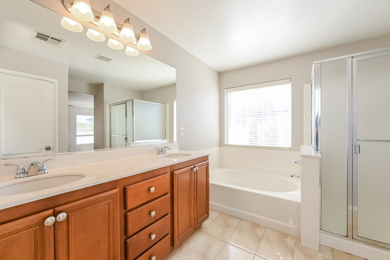 2,330/Mo, 6171 Blue Rapids Ct Las Vegas, NV 89139 Main Bathroom View