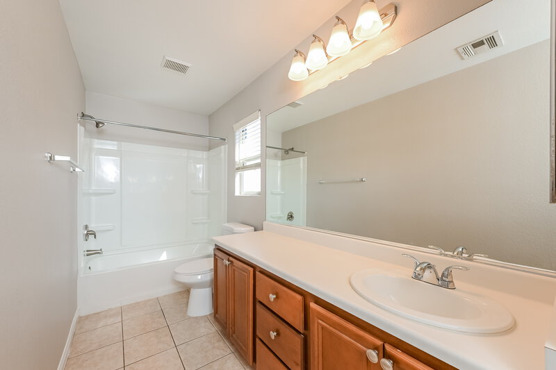 2,330/Mo, 6171 Blue Rapids Ct Las Vegas, NV 89139 Bathroom View