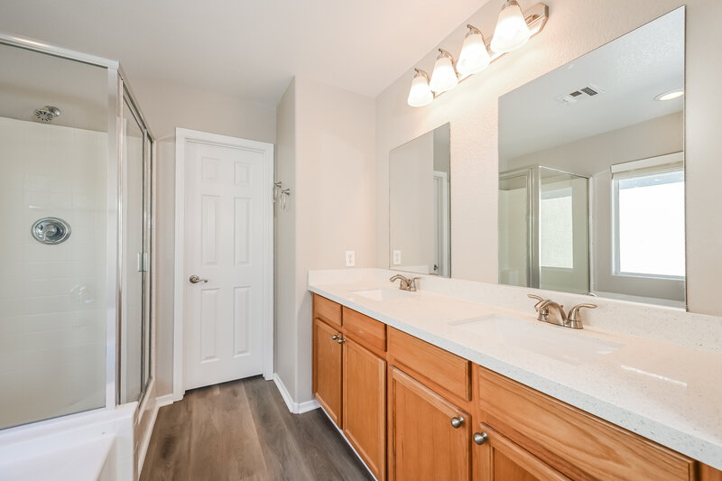 2,010/Mo, 5894 Grechetto Ct Las Vegas, NV 89141 Main Bathroom View