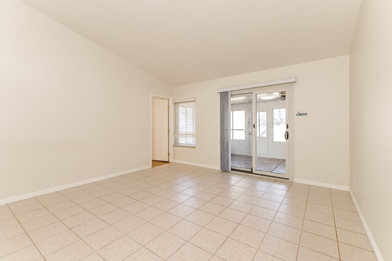 2,090/Mo, 851 Voyager St Henderson, NV 89002 Living Room View 2