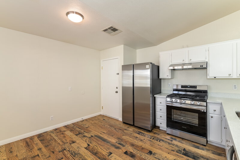 2,090/Mo, 851 Voyager St Henderson, NV 89002 Kitchen View