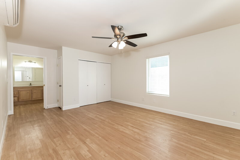 2,090/Mo, 851 Voyager St Henderson, NV 89002 Main Bedroom View
