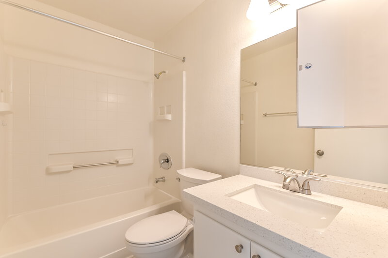 2,090/Mo, 851 Voyager St Henderson, NV 89002 Bathroom View 2