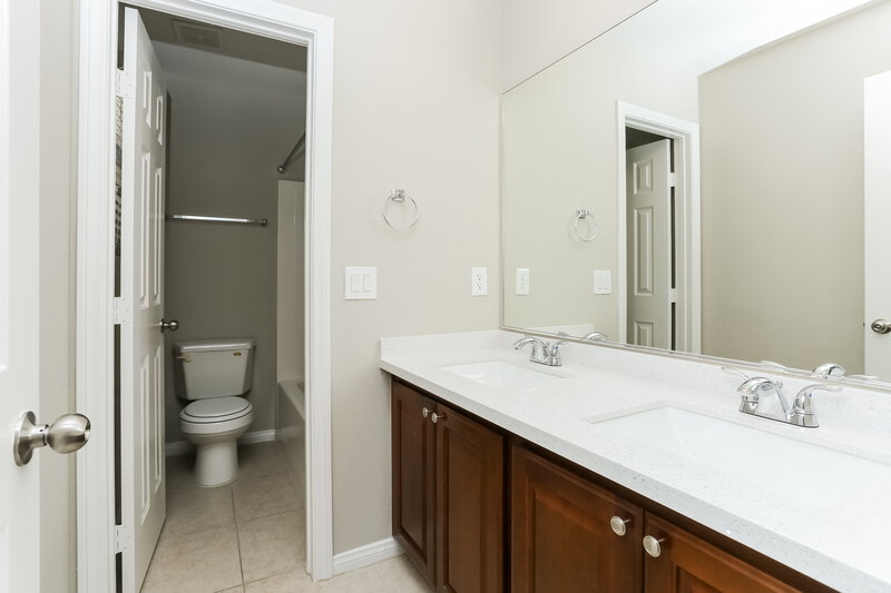 2,190/Mo, 8562 Golden Idol Ct Las Vegas, NV 89131 Bathroom View