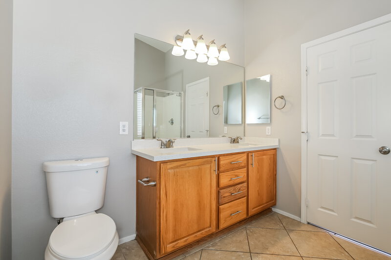 2,625/Mo, 4150 W El Campo Grande Ave North Las Vegas, NV 89031 Main Bathroom View