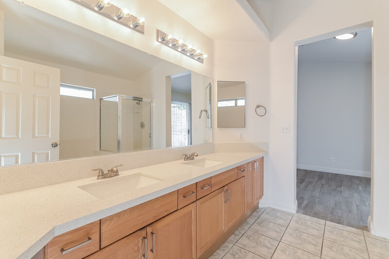 2,040/Mo, 847 Woodtack Cove Way Henderson, NV 89002 Main Bathroom View