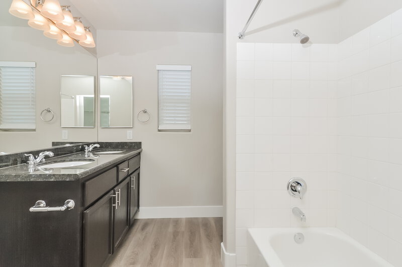 2,060/Mo, 7243 Twin Maples Ct Las Vegas, NV 89148 Main Bathroom View