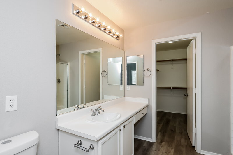 2,215/Mo, 697 Blooming Sage Ct Henderson, NV 89015 Main Bathroom View