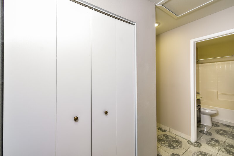 1,770/Mo, 1009 Cedar Pines St Henderson, NV 89011 Hallway View