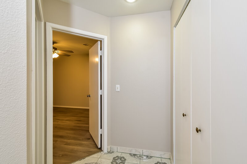 1,770/Mo, 1009 Cedar Pines St Henderson, NV 89011 Hallway View 2