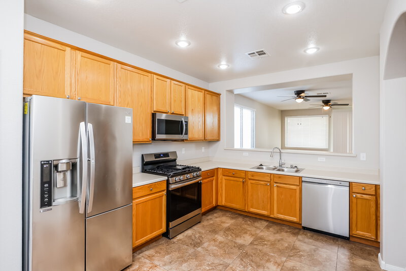 2,040/Mo, 748 Beechwheat Way Henderson, NV 89015 Kitchen View