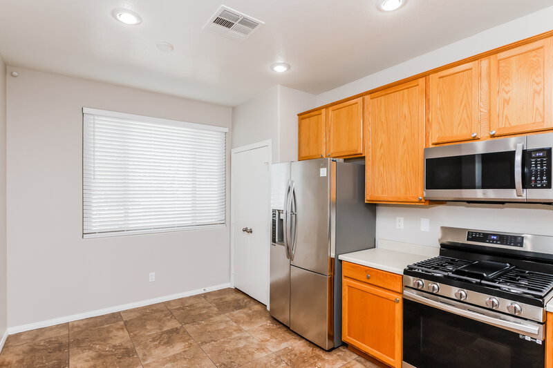 2,040/Mo, 748 Beechwheat Way Henderson, NV 89015 Kitchen View 2