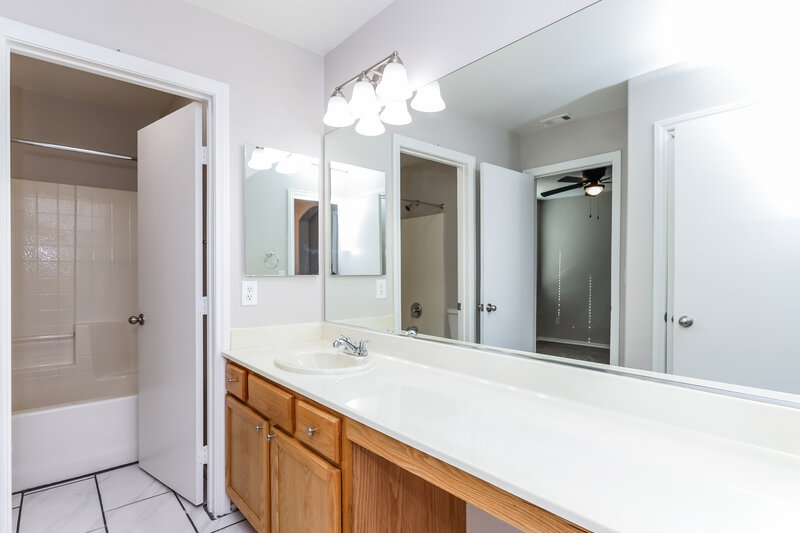 2,040/Mo, 748 Beechwheat Way Henderson, NV 89015 Main Bathroom View