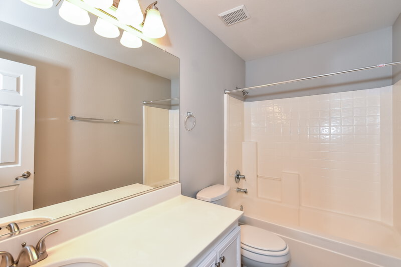 2,385/Mo, 8429 Shady Pines Dr Las Vegas, NV 89131 Bathroom View