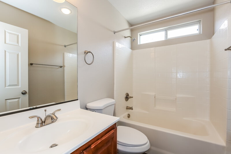 2,445/Mo, 6640 Weeping Pine St Las Vegas, NV 89149 Bathroom View