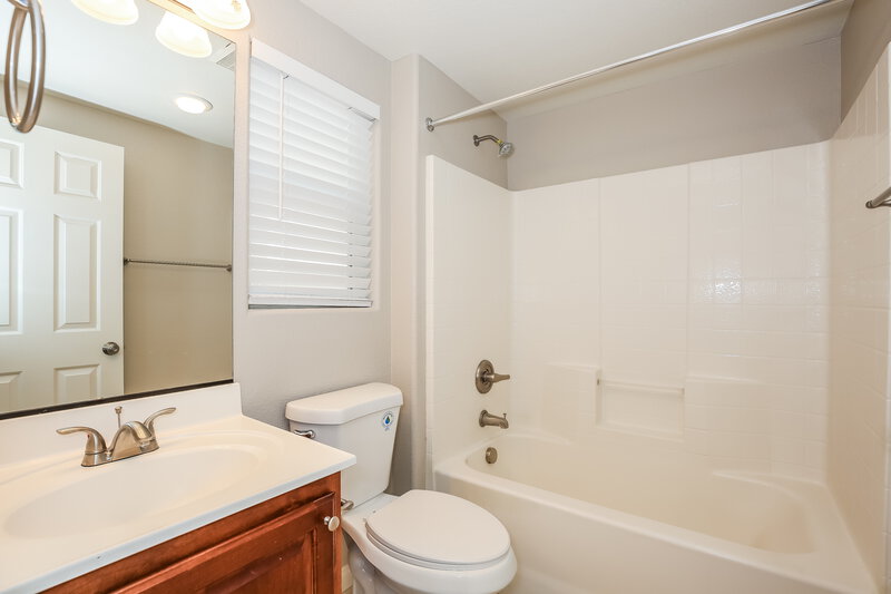 2,445/Mo, 6640 Weeping Pine St Las Vegas, NV 89149 Bathroom View 2