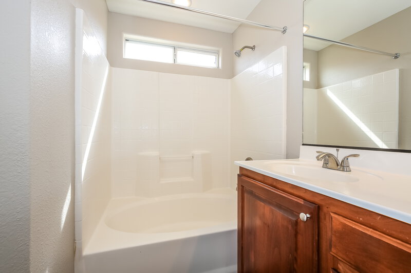 2,445/Mo, 6640 Weeping Pine St Las Vegas, NV 89149 Bathroom View 3