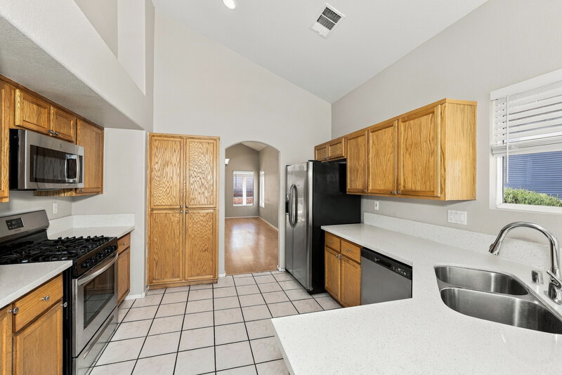 2,305/Mo, 891 Sweeping Vine Ave Las Vegas, NV 89183 Kitchen View