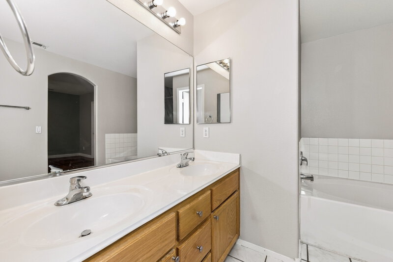 2,305/Mo, 891 Sweeping Vine Ave Las Vegas, NV 89183 Primary Bathroom View
