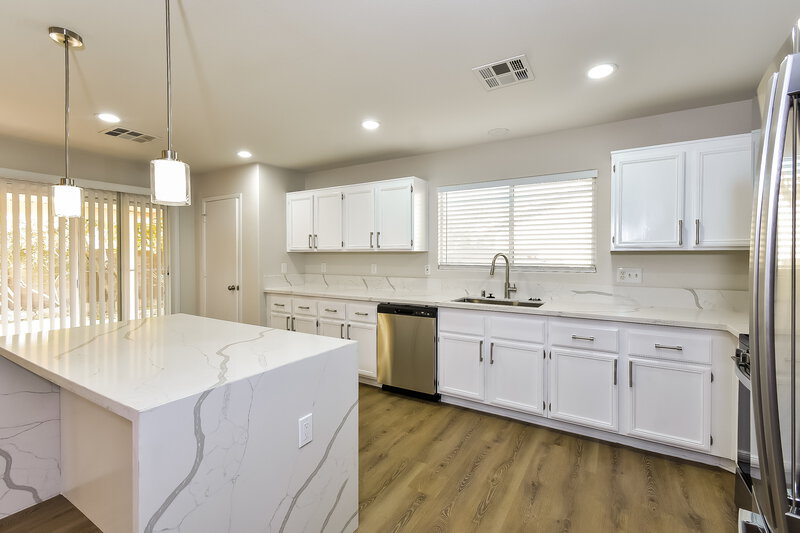 2,165/Mo, 785 Beach Park St Henderson, NV 89015 Kitchen View 2